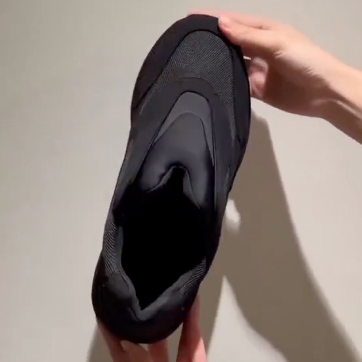 YZY 新型スニーカー BL-01 “Bully” が発売予定 【Ye YEEZY 新作 