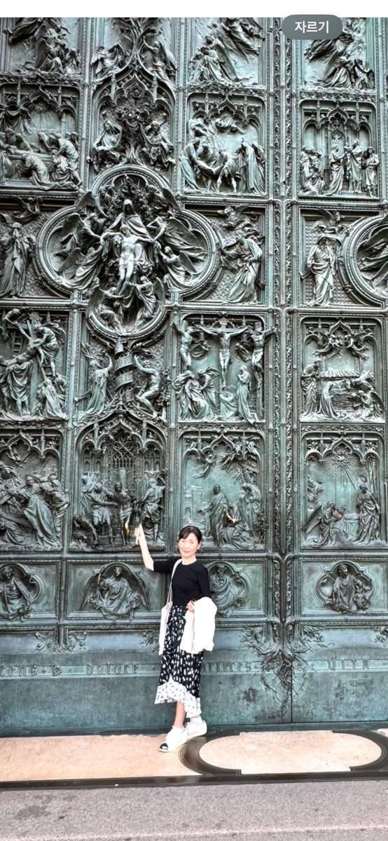 brightmuse7's tweet photo. Duomo Di Milano  💒Mian Cathedral Door  #milancathedral #milano #Italy https://t.co/5h9kZr8mbk
