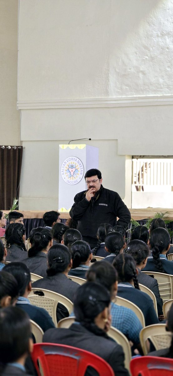 varunkapoor170's tweet photo. Another impactful session for students on cyber security!
@ Kalyan Vidhya Niketan, Indore
#MySessions
#OnlineChildSafety
#blackribboninitiative
#cybersecurityawareness
#EffortContinues
#varunkapoorips https://t.co/P0rgsyLII8