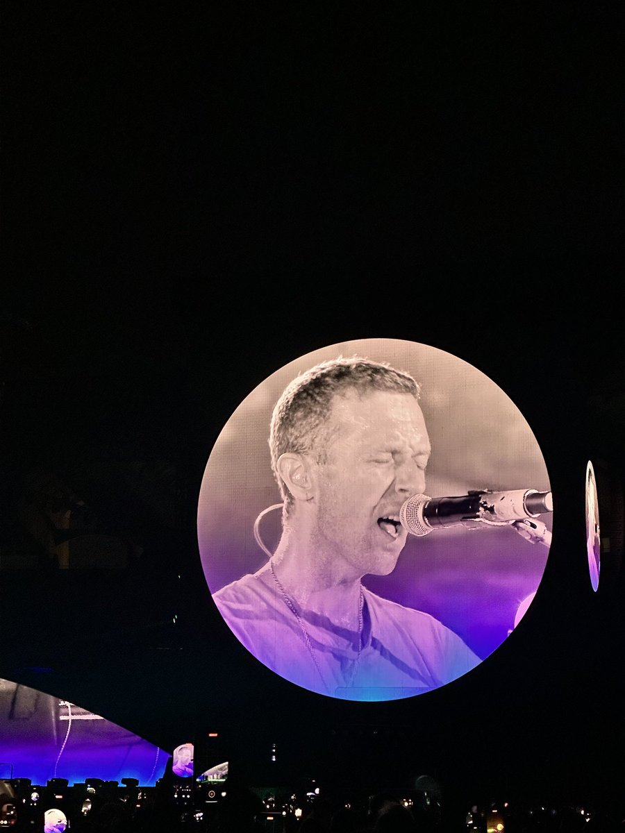 nihalkmohd's tweet photo. #coldplayed #ColdplayAbuDhabi https://t.co/rE3J84QKgF