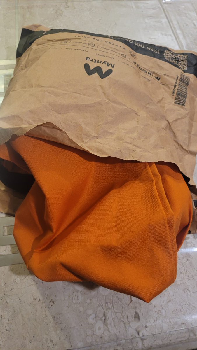 Parikshit_Man's tweet photo. @myntra Hey Fraud Myntra,
Scamming Customers by sending old, used, shabby products instead of what is ordered..
SHAMEFUL
Order ID # 1287894 30568070730503
Instead of VDOT jacket for which I paid 6k, i got the old, scrapped piece of cloth https://t.co/e3dzjyT076
