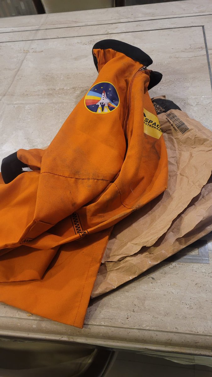 Parikshit_Man's tweet photo. @myntra Hey Fraud Myntra,
Scamming Customers by sending old, used, shabby products instead of what is ordered..
SHAMEFUL
Order ID # 1287894 30568070730503
Instead of VDOT jacket for which I paid 6k, i got the old, scrapped piece of cloth https://t.co/e3dzjyT076