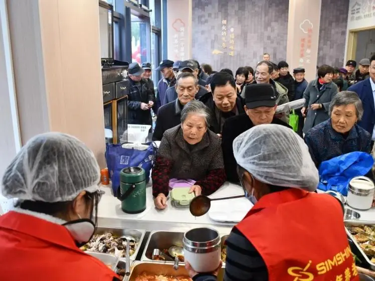 DiscoverYuhang's tweet photo. At the Zhejiang #twosessions, Wang Tonglin announced the plan to build 1,000+ shared dining points for rural seniors this year, tackling "dining difficulties" and improving accessibility. #Zhejiang #RuralRevitalization #SharedDining #ZJTwoSessions https://t.co/Tr6k6Ldd2X