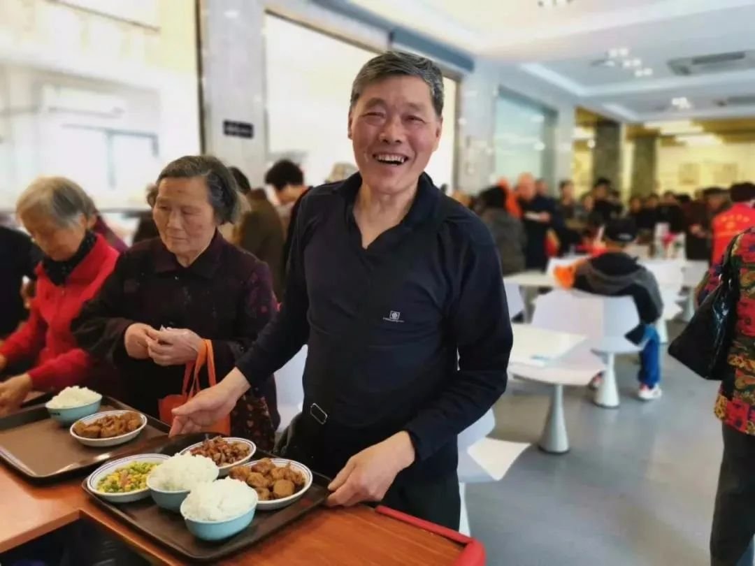 DiscoverYuhang's tweet photo. At the Zhejiang #twosessions, Wang Tonglin announced the plan to build 1,000+ shared dining points for rural seniors this year, tackling "dining difficulties" and improving accessibility. #Zhejiang #RuralRevitalization #SharedDining #ZJTwoSessions https://t.co/Tr6k6Ldd2X
