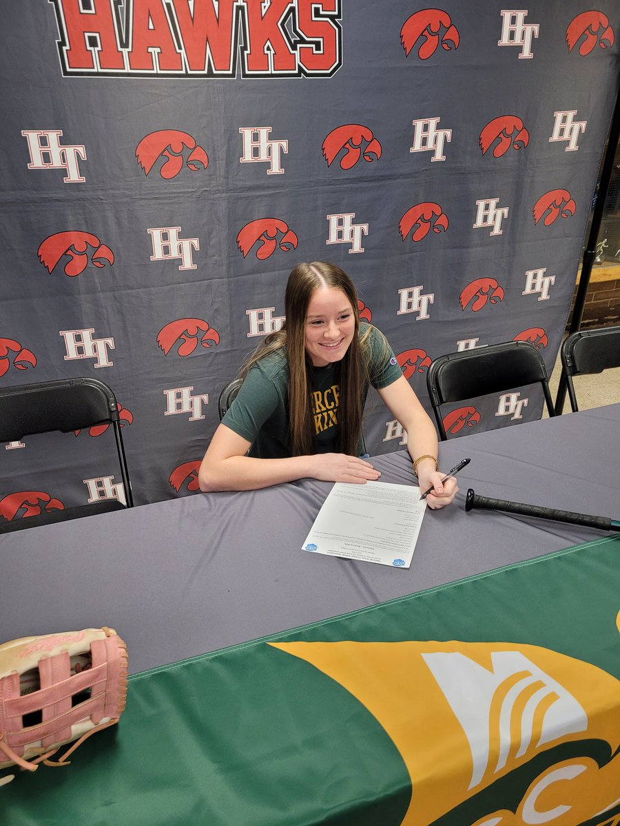 HadTwpSports's tweet photo. 🥎 Huge congratulations to Jamie Kozarski on her commitment to play softball at Mercer County College! @MCCCAthletics 🦅 Hawk Nation is so thankful for all the amazing memories you’ve created in soccer and softball. We can’t wait to cheer you on as a Viking! 🥎 #HawkNation https://t.co/eYUzEmS4Mx