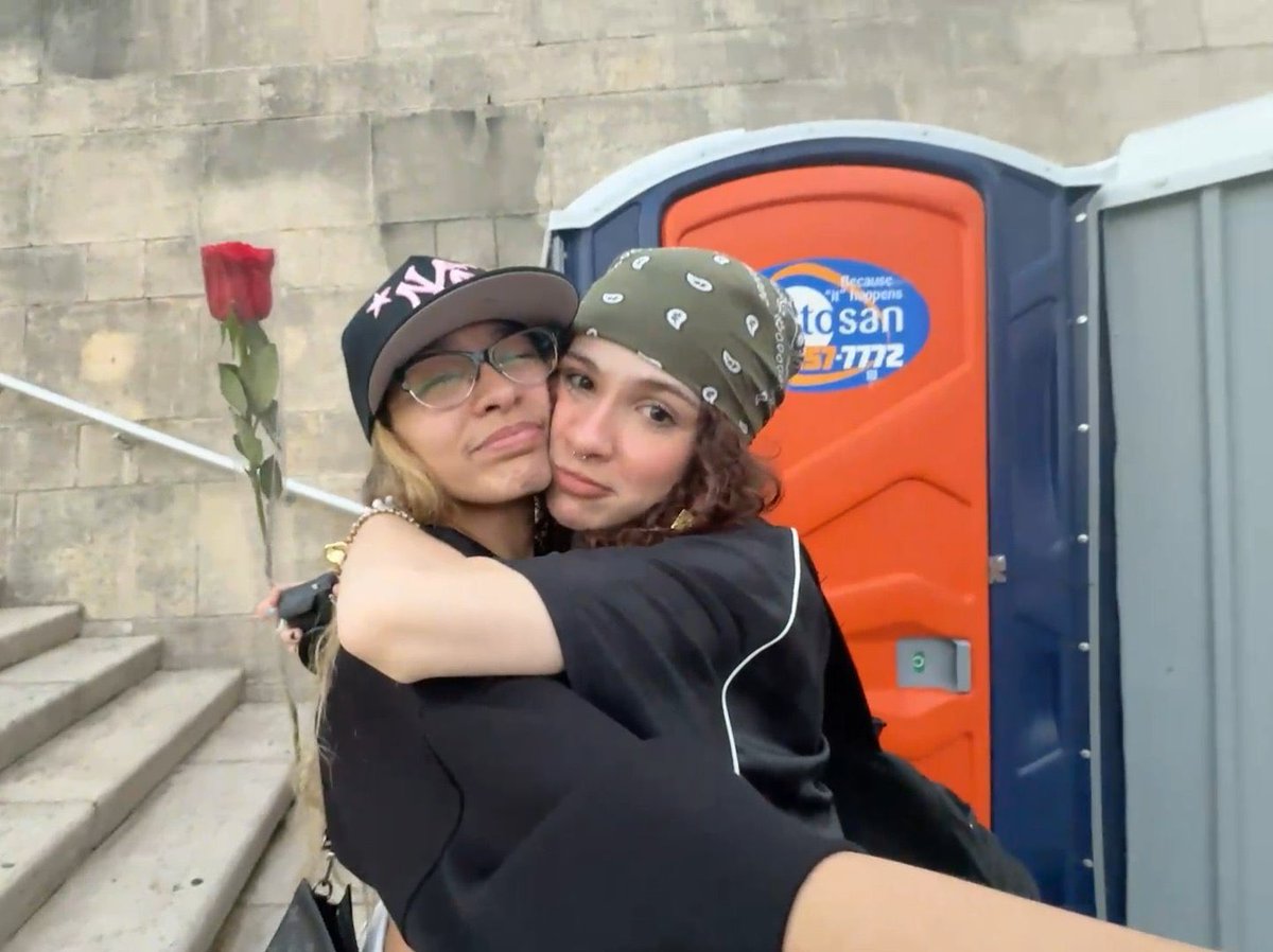 alondrisaa's tweet image. que foto tan perfecta, los dos amores de mi vida 🥰