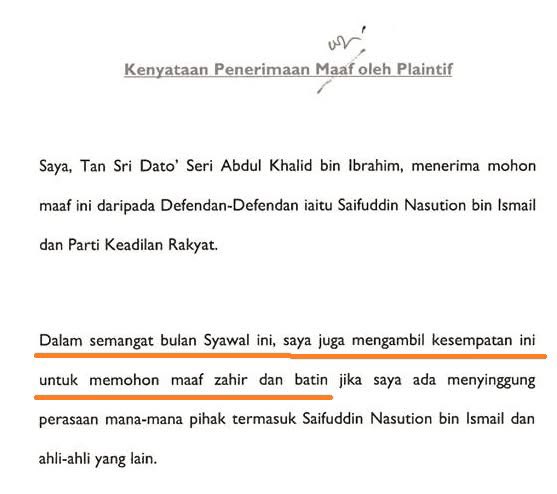 Alturkistiano's tweet photo. TAN SRI KHALID IBRAHIM DALAM KENANGAN..

Masih aku teringat ketika Pak Syaikh PMX datang ke Adelaide, dia betul-betul memuji Tan Sri Khalid. Katanya,

“Di saat saya di dalam penjara, semua ahli korporat meninggalkan saya, kecuali Tan Sri Khalid. Dia datang menziarahi saya. Dia menjaga keluarga saya.”

“Dia boleh bersara, hidup senang, tetapi dia pilih untuk bersama-sama PKR. Isteri dia tak setuju pun. Tapi, dia pejuang.”

Demikianlah lebih kurang kata-kata Pak Syaikh PMX ketika dia memuji Tan Sri Khalid. 

Namun, ketika Tan Sri Khalid menjadi MB Selangor, katanya arwah tidak tolong orang parti. Hanya ikut merit. Ikut merit, orang Umno-lah dapat balik projek negeri. Diorang memang dah ada profil. Orang PKR baru nak mula berniga, mana ada pengalaman dan pengalaman. Cerita pegawa Nik Nazmi, Ahmad Ridhuan.

Pejam celik, pejam celik, tiba-tiba Langkah Kajang dibuat. Rafizi menjadi tekong. Muhamad Harris Nasril pun dijemput untuk bersama. Ketika itu fitnah ke atas arwah telah mula dimainkan. Katanya arwah korup. Mereka hendak turunkan arwah, nak gantikan Pak Syaikh jadi MB.

Langkah Kajang gagal, Pak Syaikh tidak berjaya jadi MB Selangor. Sultan Selangor murka sampai tarik “dato” daripada Pak Syaikh. Selepas kegagalan Langkah Kajang, kegagalan menjadi Kak Zah menjadi MB Selangor, Azmin sailang tepi jadi MB. Bermulalah pula kisah kartel.

Arwah telah menyaman PKR dan meletakkan Saifuddin dan Pak Syaikh sebagai defenden. PKR mengaku salah dan memohon maaf. Arwah tarik saman, malas gaduh-gaduh. Kes selesai. Jadi, maksudnya segala fitnah terhap arwah Tan Sri Khalid adalah tidak benar. 

Cumanya Dato Seri Rafizi telah buat hantaran memusingkan fakta kononnya mereka sama-sama minta maaf. Walhal, arwah balas permohonan maaf tu dengan ucapan maaf zahir batin mengambil semangat syawal. Arwah nak minta maaf apa pula? Bukan PKR buat saman balas pun. 

Selepas segala-galanya selesai. Arwah Tan Sri Khalid dalam 1 pertemuan menceritakan kenapa PKR memecatnya. 

Kata arwah,

"Saya dipecat daripada PKR kerana Anwar mahu pakai duit kerajaan negeri untuk menjalankan program parti. Saya tidak benarkannya kerana alasan yang mudah, kerana wang kerajaan negeri adalah duit rakyat.”

"Tetapi mereka marah dan mempersoalkan bagaimana PKR akan menang (dalam Pilihan Raya Kecil Kajang) tanpa menggunakan wang dari rizab kerajaan negeri.”

"Apabila saya enggan berbuat demikian, saya dipecat daripada parti. Tetapi saya lega kerana saya tidak lagi perlu memikul kepercayaan rakyat dan juga tidak mengkhianati kepercayaan mereka kepada saya sepanjang menjadi Menteri Besar.”

"Hari ini, saya masih turun padang dan bertemu rakyat Selangor. Saya tidak ambil duit mereka dan mereka tidak ambil duit saya. Jadi kita berhubung baik," katanya berseloroh.

Dakwaan arwah tidak dibantah dengan saman oleh Pak Syaikh. Makanya, secara teknikal ianya dianggap benar. 

Kini arwah telah tiada. Kejayaan dan kecemerlangan dia mentadbir negeri Selangor diakui kawan dan lawan. Dia difitnah, dia melawan dan berjaya membuktikan dia bersih. Daripada seorang sahabat Pak Syaikh, menjadi mangsa kerakusan politik.

Semalam, ada penjilat politikus kata Dato Seri Rafizi diangkat Allah menjadi menteri. Logik ke Allah angkat orang macam tu? Entahlah.. 

Itu hari aku jumpa seorang saudara rapat arwah, dia kata,

“Sotong tu makhluk paling keji. Dah mengaku salah fitnah Tan Sri, tapi dia tak padamkan pun fitnah-fitnah dia dekat arwah dalam blog. Aku harap dia kena balasan yang sangat dahsyat di dunia nanti.”

Mungkin budak-budak yang lahir sekitar hujung 90an dan selepas itu tidak tahu siapa Tan Sri Khalid Ibrahim dan kisah Langkah Kajang. Hal itu telah menyebabkan pejuang-pejuang reformasi yang berintegriti meninggalkan sokongan terhadap laungan reformasi Pak Syaikh, Anwar Ibrahim.

Semoga Allah merahmati Tan Sri Khalid Ibrahim, bersama-sama dengan orang beriman di dunia sana.

;(