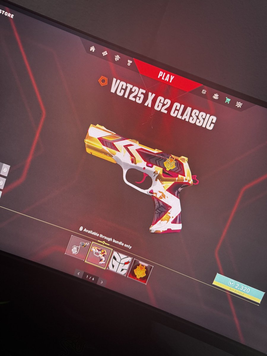 chrisem👺 tweet media