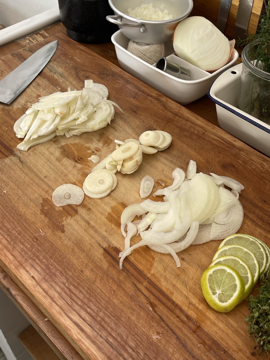 FredaOnlyL's tweet photo. The "funeral" of a fish🐟
The lemon fish I made myself is also delicious🤤💖 https://t.co/8ZMMOrVboe