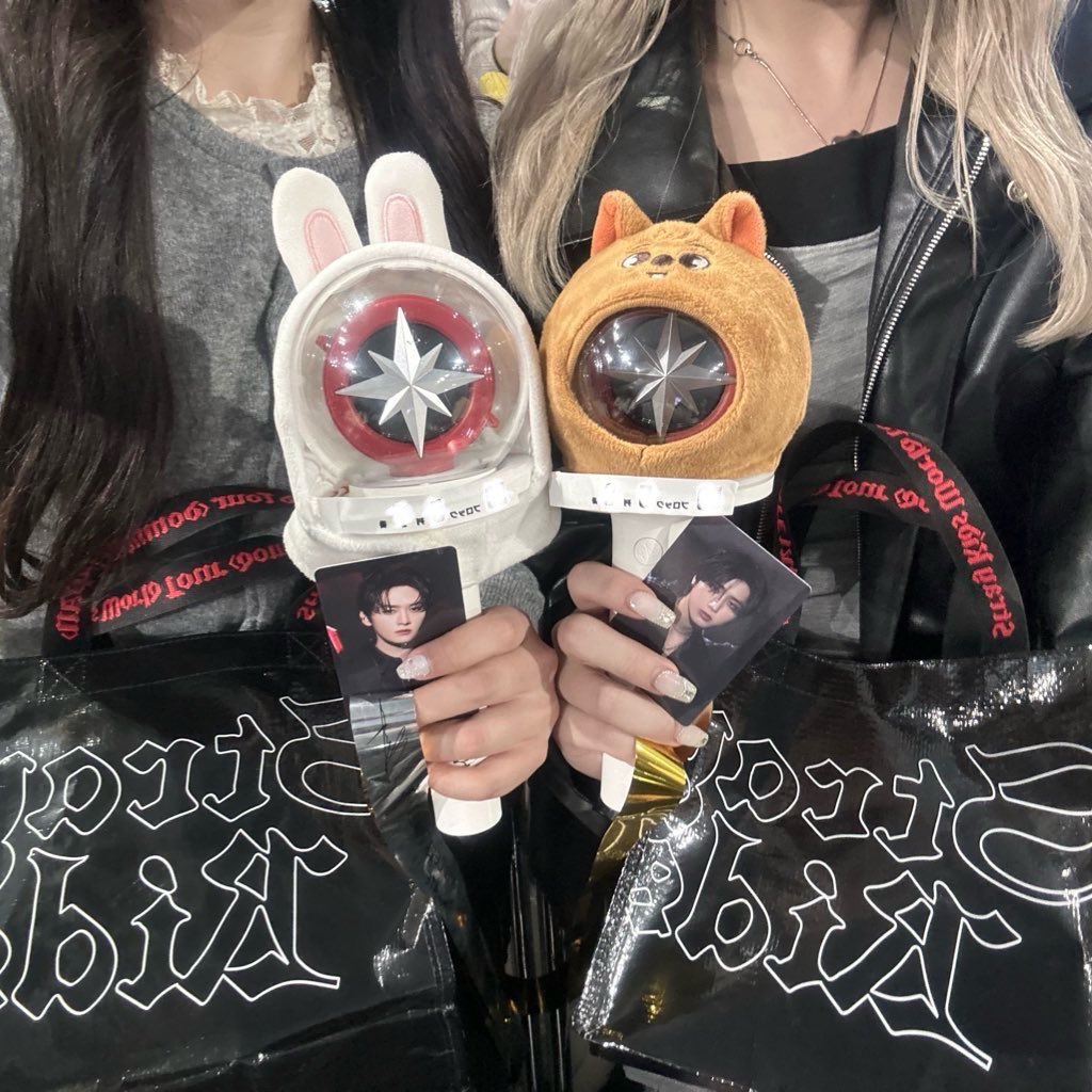 82stay's tweet photo. ★∻∹⋰⋰241205 ☆∻∹⋰⋰
maniacもジソンくんソロも真正面から見れたの感激だったˆ ඉ́  ̫ ඉ̀ ˆ♡ https://t.co/jiVCJa1PIw