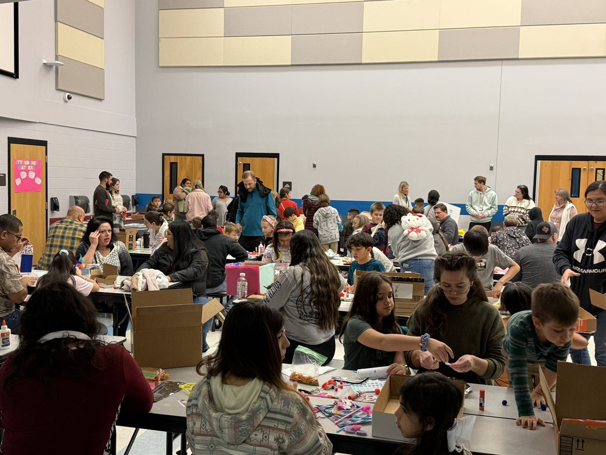 GFES Comal Reads Family Night was an absolute blast! There were tons of awesome activities for our Wildcats &amp; their families. We guessed the masked reader, made our own pet hamsters, programmed VEX robots, &amp; so much more! Even Mrs. Dunivan got a new class hamster!
#todayincomal