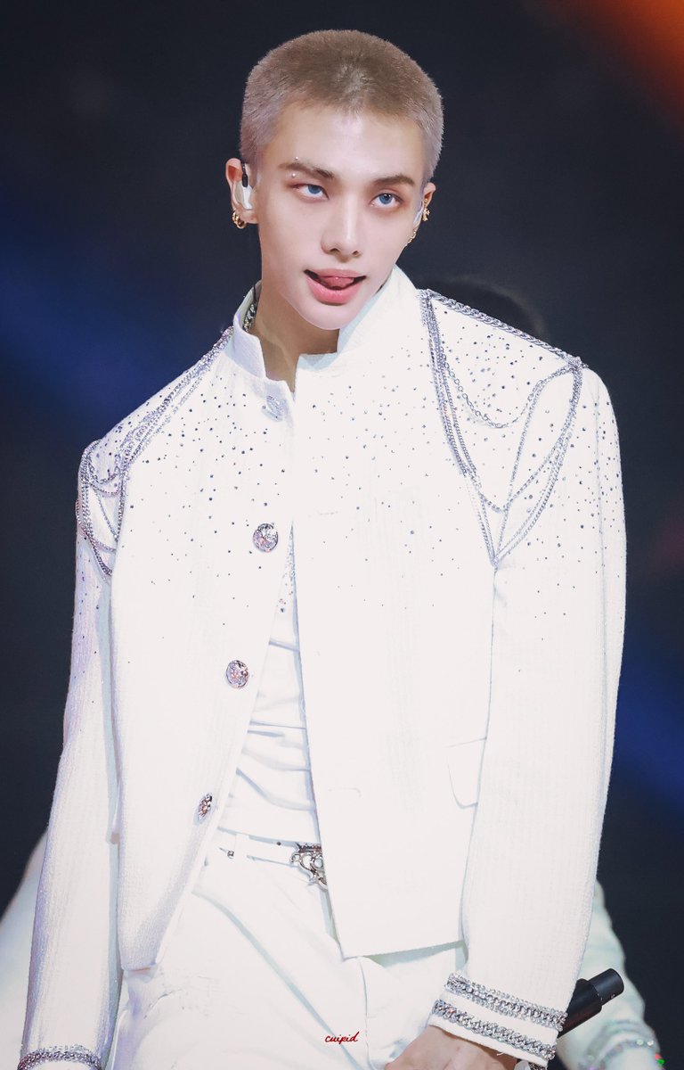 241225
#현진 #hyunjin
#StrayKids #스트레이키즈