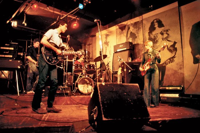 48 years ago today
The Talking Heads opened for the Ramones at CBGB, New York City, January 15, 1977

Photo by Roberta Bayley

#punk #punks #punkrock #postpunk #newwave #talkingheads #cbgb #history #punkrockhistory #otd