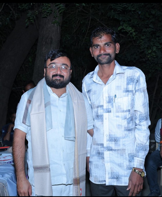 jayrajvala143's tweet photo. મારા પરમ મિત્ર જાફરાબાદ તાલુકા ભાજપ પ્રમુખ કુલદિપભાઈ વરૂ ને જન્મ દિવસ ની હાર્દિક શુભકામના 💐🎂
@ChetanShiyal 
@ikaushikvekaria @HareshJosh12618 
@SolankiHirabhai https://t.co/80DJuzhpa7