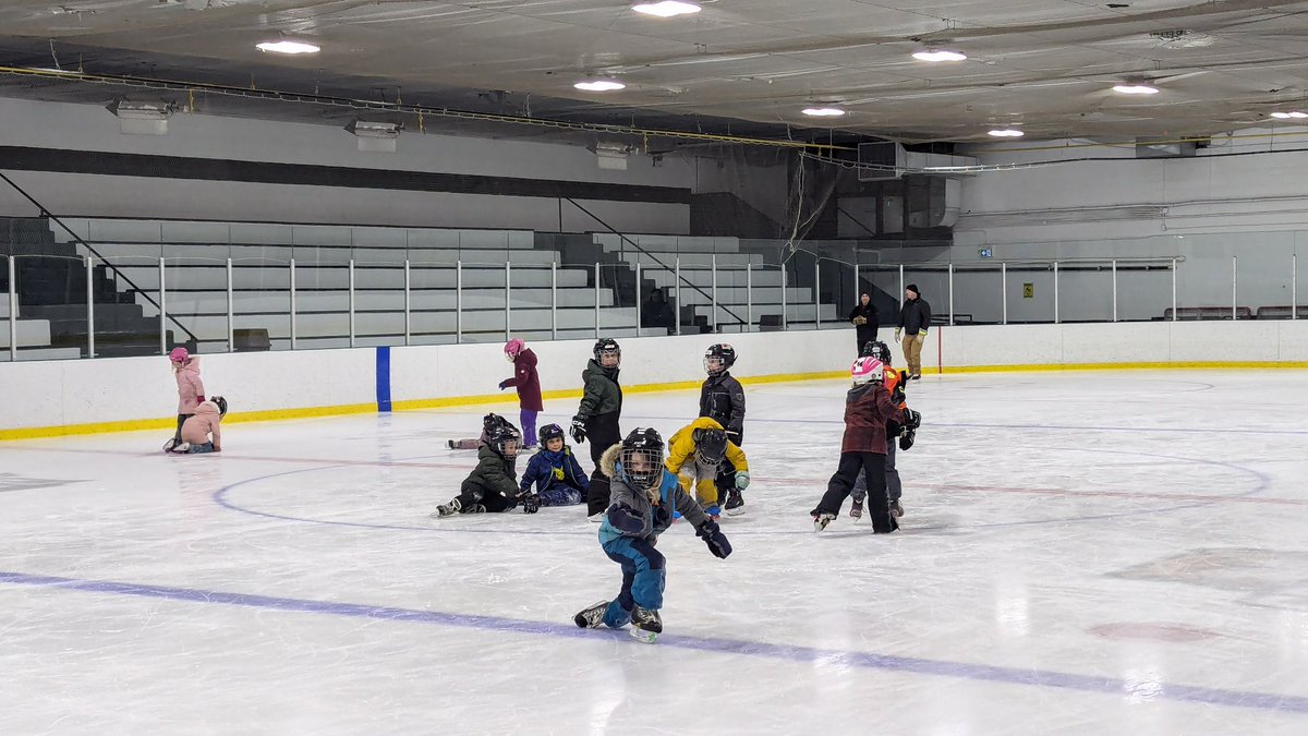 StCatherineOCSB's tweet photo. Thank You Larry Robinson Arena in Metcalfe for inviting us to Skate! We are blessed to walk to our wonderful  rink to skate each week - Today was our grade 1 and 3s skating day! Thank you to our parent volunteers and dedicated staff who make it happen each week @OCSB_MentalHlth https://t.co/BgGr6184zh