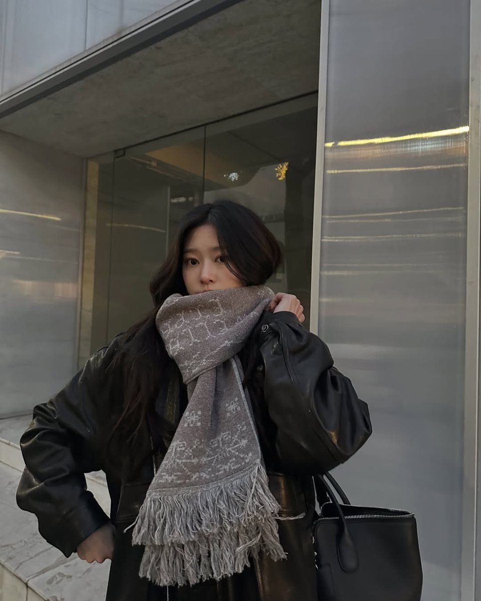 Minjukin's tweet photo. It wasn’t that cold when I went out yesterday; I enjoyed my day, as it was such a perfect day. Cold breeze yet the sunlight was warm, well balanced. https://t.co/8Y3MhDcjqU
