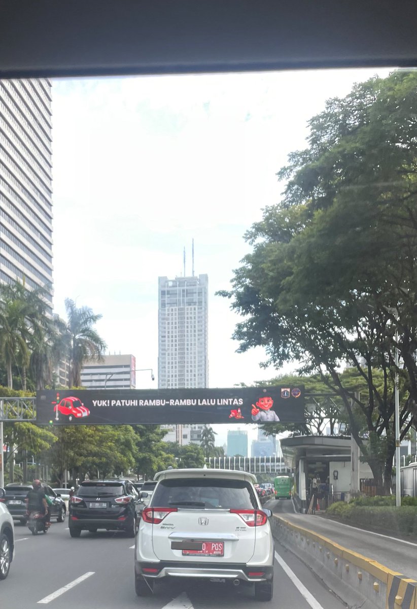 Genuinely asking, plat merah tuh ngga kena gage, kah? Sudah brp kali ketemu soalnya…