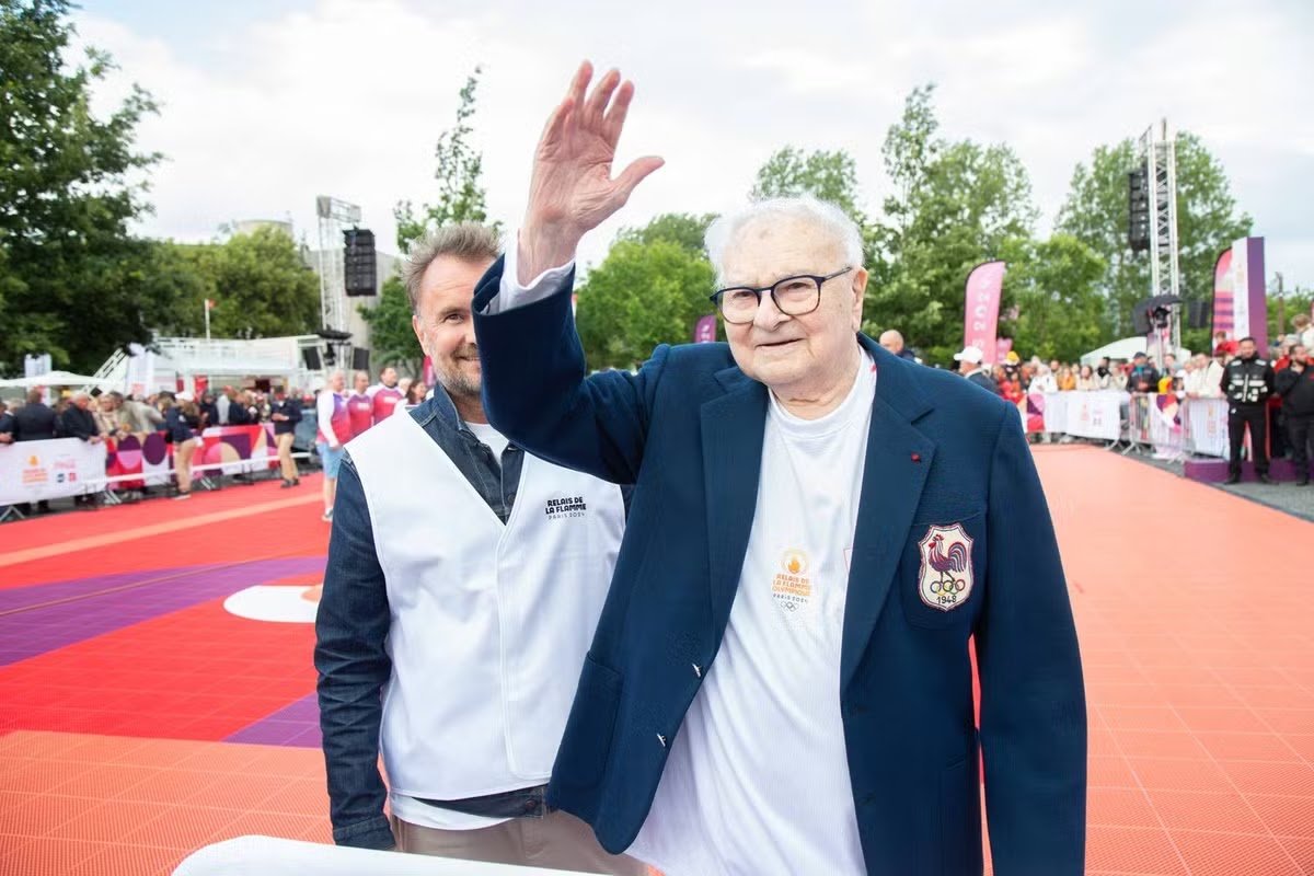 sentandoapua's tweet photo. Remador francês que sobreviveu aos campos de concentração nazistas morre aos 102 anos - Surto Olímpico - https://t.co/03tNknn1iP
#veterano #WWII #França #Luto #102anos @SurtoOlimpico https://t.co/1YymDN4QdH