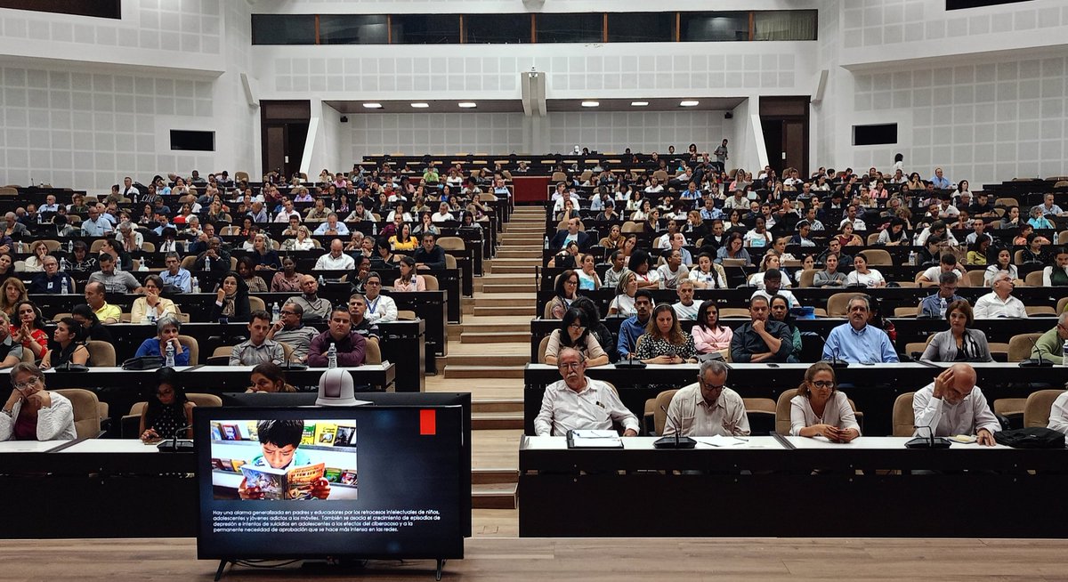 Agradecemos a <a href="/BioCubaFarma/">BioCubaFarma</a> la oportunidad de compartir con varios de nuestros abnegados científicos en su actividad por el Día de la Ciencia Cubana, que se conmemora cada 15 de enero.  iFelicidades! #Cuba #CDRCuba #UnidosXCuba #SomosDelBarrio