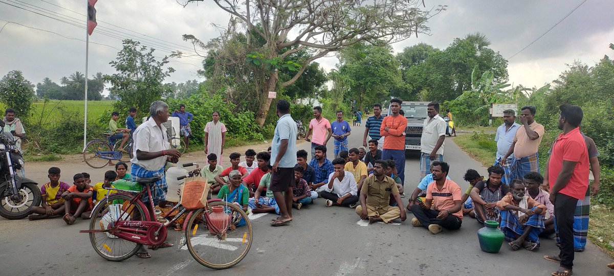 kabilan_ram's tweet photo. கடலூர் மாவட்டம் அண்ணா கிராம ஒன்றியத்தை சார்ந்த எய்தனூர் கிராமத்தில் ஒரு மாதமாக தண்ணீர் வராததால் பொது மக்கள் சாலை மறியல்
@cudcollector @arivalayam @CMOTamilnadu @Udhaystalin https://t.co/xwZTyDMbc1