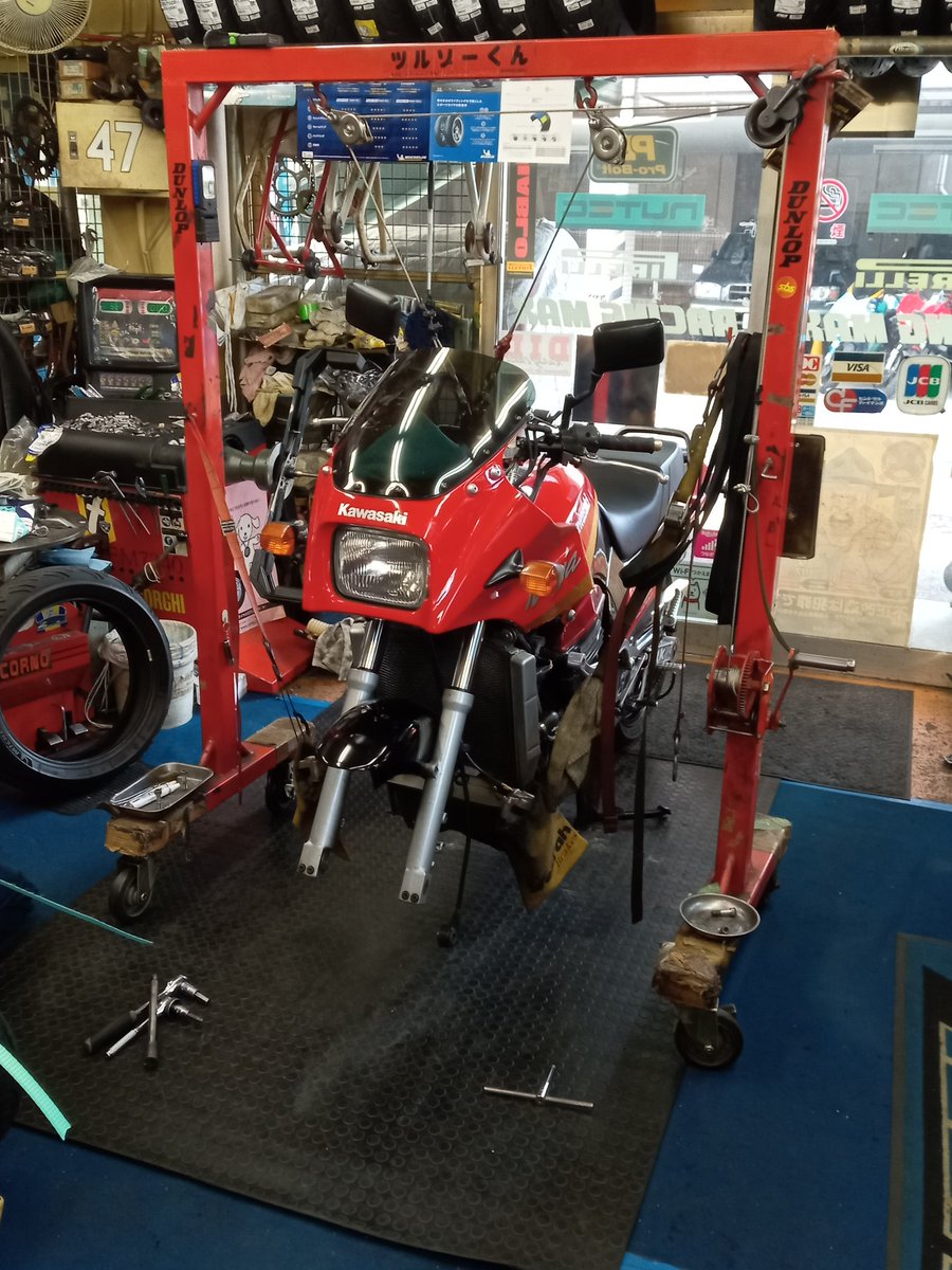 nccZX972's tweet photo. ﾀｲﾔ交換は何時もの【ﾚｰｼﾝｸﾞMAX府中店】ですわ！

#府中でﾀｲﾔ交換
#GPZ900R
#ﾛｰﾄﾞ4
#MICHELIN
#ﾚｰｼﾝｸﾞMAX府中店 https://t.co/3NWsEPvB0d