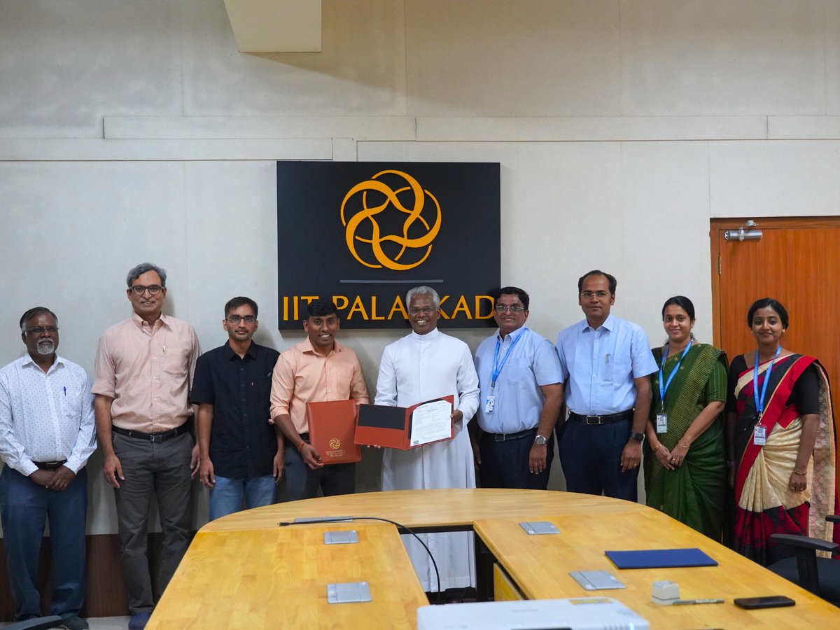 PalakkadIIT's tweet image. IIT Palakkad and Sahrdaya College of Engineering and Technology, Kodakara, Kerala, signed a Memorandum of Understanding (MoU) to foster collaboration in academics, research, and industry engagement.
#iitpkd #Collaboration