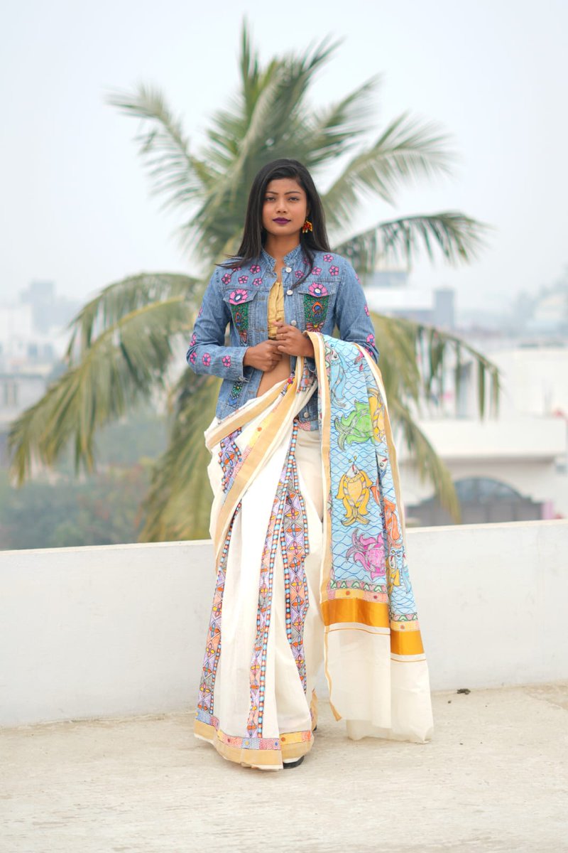mithilakritihub's tweet photo. "Behind every great woman....is another great woman."- Kate Hodges
In frame - Kashish
๐Jeans jacket, beautifully designed with colors and motifs of mithilaart. (Naina jogin )
#jacket #jeansjacket #loveforjeans #jeans
#handmadeart #mithilapainting #mithilaart #indianart #india https://t.co/q3kiuSw3pY