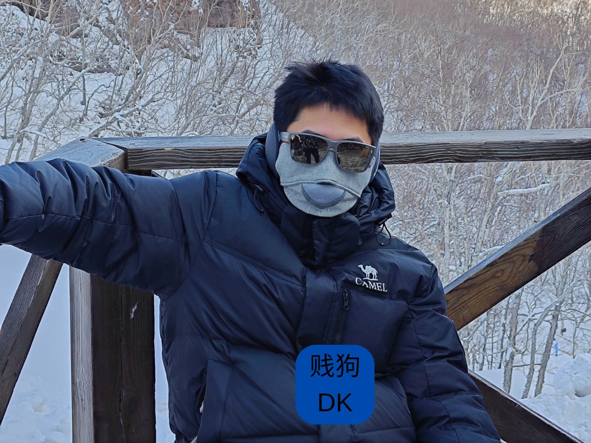 dkcheapdog's tweet photo. 贱狗和室友爹们约好一起玩，人前是他们哥们，人后就是一条狗畜生
swh爹说要在洗浴住，在他的身边实在忍不住，怕他醒就没录全部内容（闪光灯）（只含我摸他的大jb）
舔完脚没过一会他就醒了，真的很慌，汪汪汪，但是我好喜欢，还舔了他的腋下和身体，真的好香，好喜欢啊，汪汪汪，就是慌得我全身颤抖 https://t.co/ebgaTmv9sz