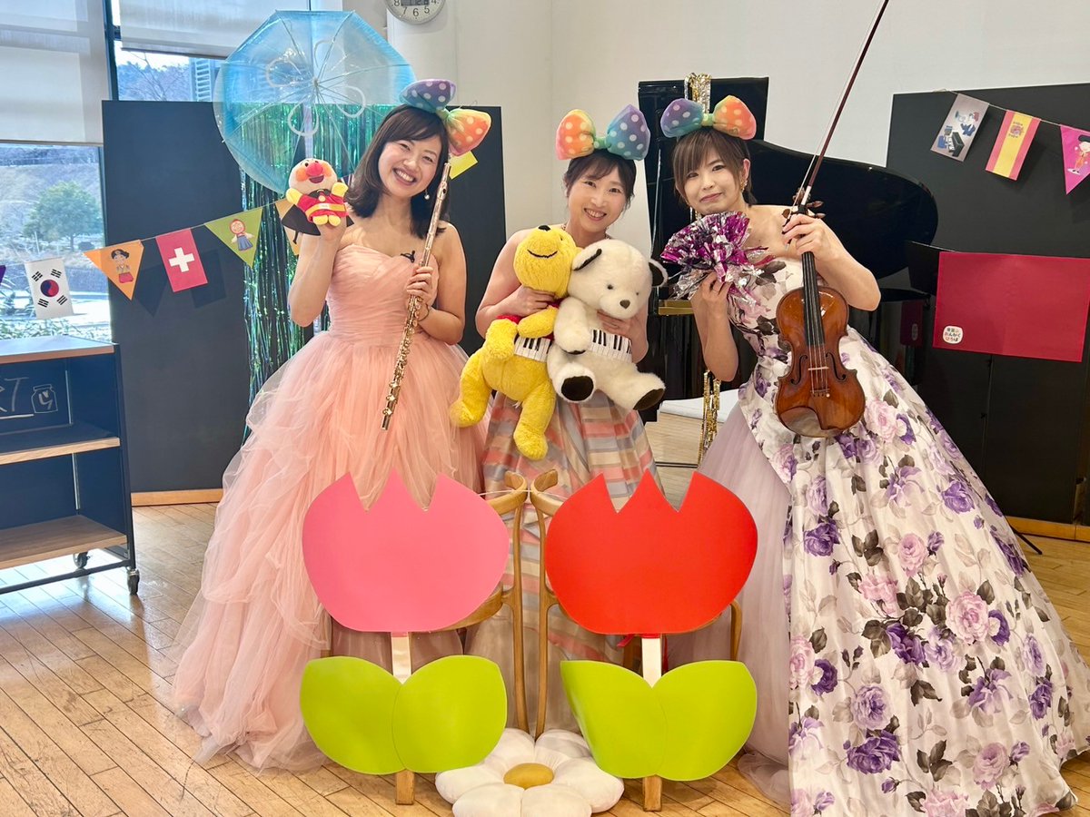 TOREsis2019's tweet photo. キラキラコンサート💖
みんなで歌って踊って(特にひろこが笑)楽しかった～💕
ありがとうございました😊

#国際センター駅 #青葉山おんがくひろば https://t.co/eRTqXyabVj
