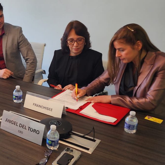 DelToroIns's tweet photo. Empezando el 2025 a todo tren se suma hoy al Disnctive Franchise System un nuevo grupo de mujeres franquiciadas experimentadas en las areas de P&amp;C y en seguros de salud y vida. 
Bienvenidas a la familia Del Toro
#deltoroinsurance #distinctive #franchiseopportunity https://t.co/R8OOmh9TWw
