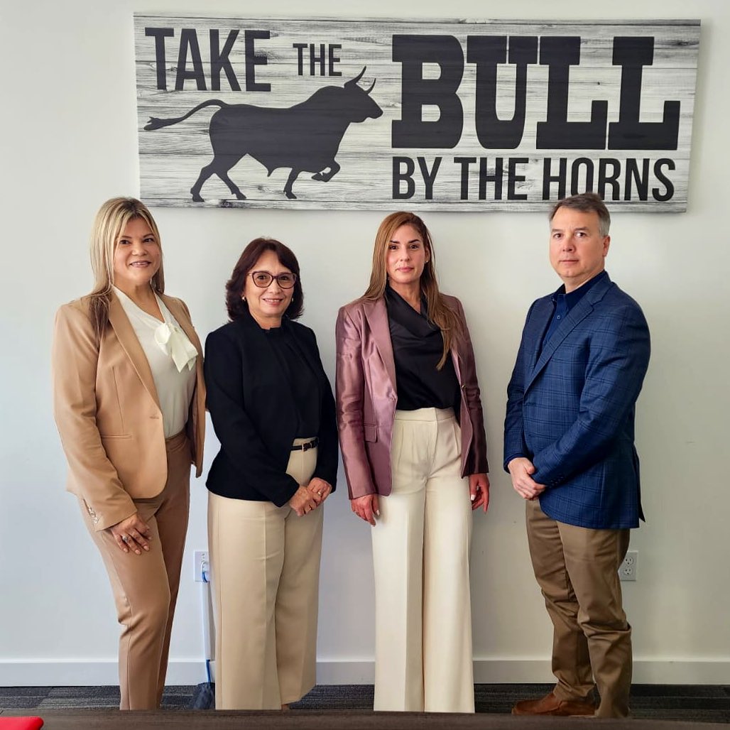 DelToroIns's tweet photo. Empezando el 2025 a todo tren se suma hoy al Disnctive Franchise System un nuevo grupo de mujeres franquiciadas experimentadas en las areas de P&amp;C y en seguros de salud y vida. 
Bienvenidas a la familia Del Toro
#deltoroinsurance #distinctive #franchiseopportunity https://t.co/R8OOmh9TWw