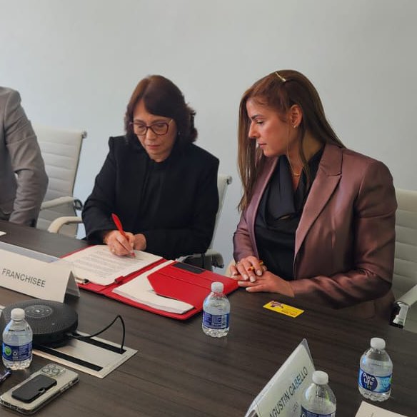 DelToroIns's tweet photo. Empezando el 2025 a todo tren se suma hoy al Disnctive Franchise System un nuevo grupo de mujeres franquiciadas experimentadas en las areas de P&amp;C y en seguros de salud y vida. 
Bienvenidas a la familia Del Toro
#deltoroinsurance #distinctive #franchiseopportunity https://t.co/R8OOmh9TWw