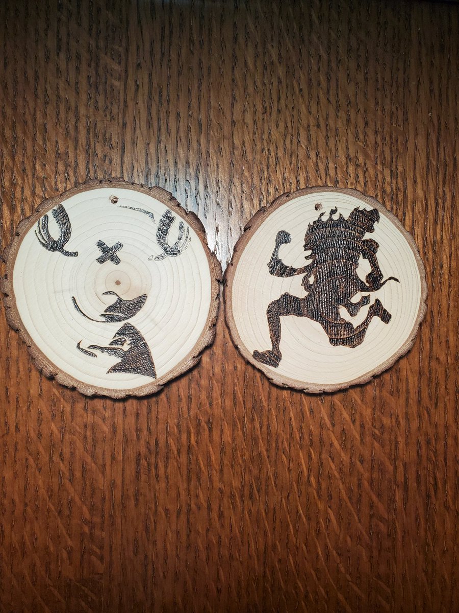 sassycalico's tweet photo. This is my first post here in a long while, sorry! I'm usually a fanfic writer, but I've been doing some wood burning to sooth my soul instead the last week. It's still One Piece art. I'm especially proud of Zoro. Hope people enjoy! https://t.co/cpL9gAYaTs
