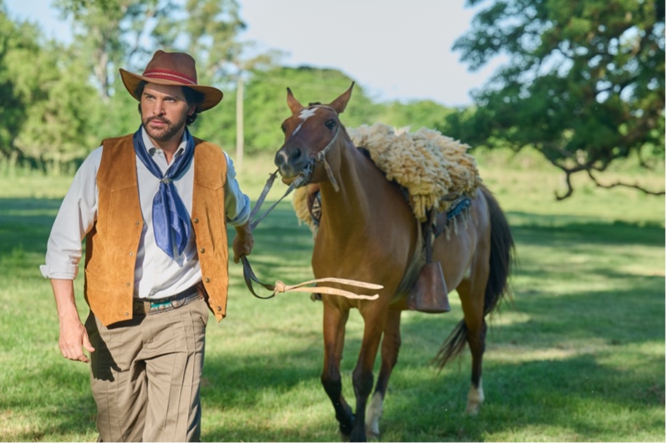 hallmarkchannel's tweet photo. Diego @juanpablodipace is teaching Abril @julie_gonzalo  horseback riding. RT if you would like him to be your teacher. #MyArgentineHeart #WinterEscape https://t.co/02Oz0SKXCY