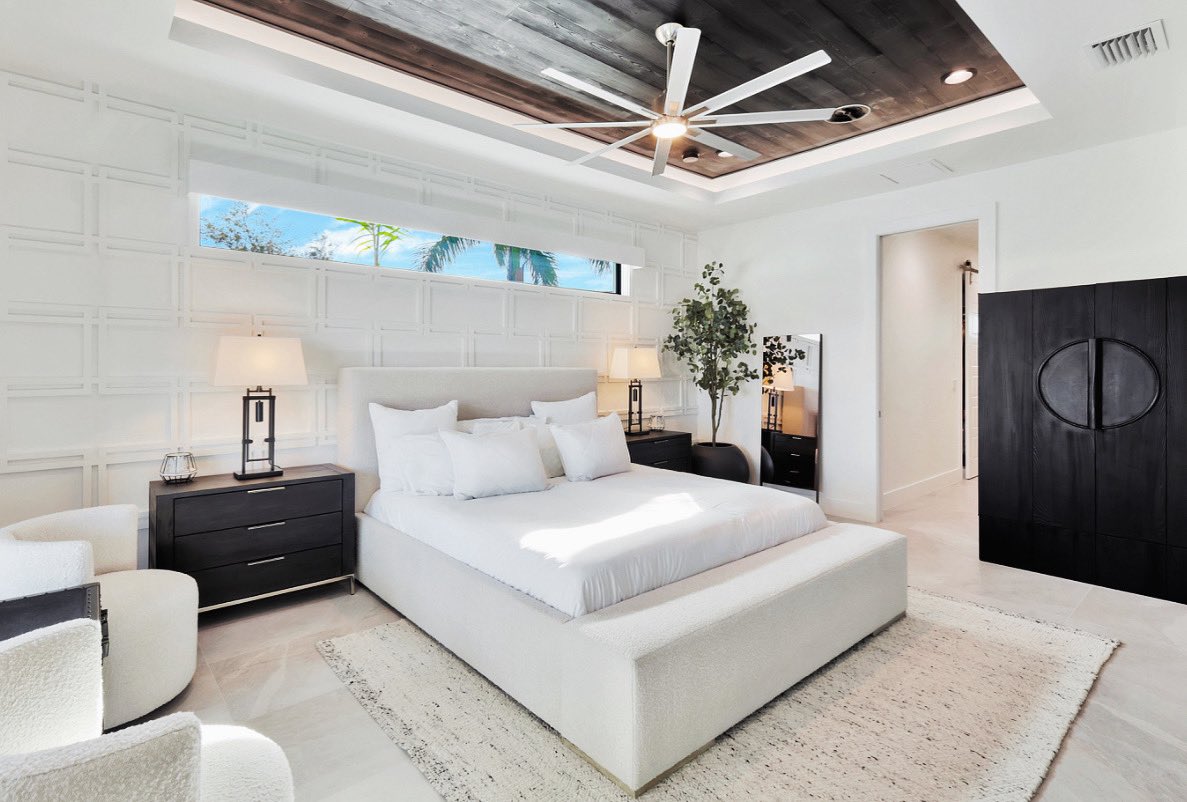 Where simplicity meets sophistication ✨ This modern retreat combines bold accents, soft textures, and serene vibes for the ultimate escape. Who else loves this timeless aesthetic? #DreamBedroom #ModernDesign #InteriorGoals