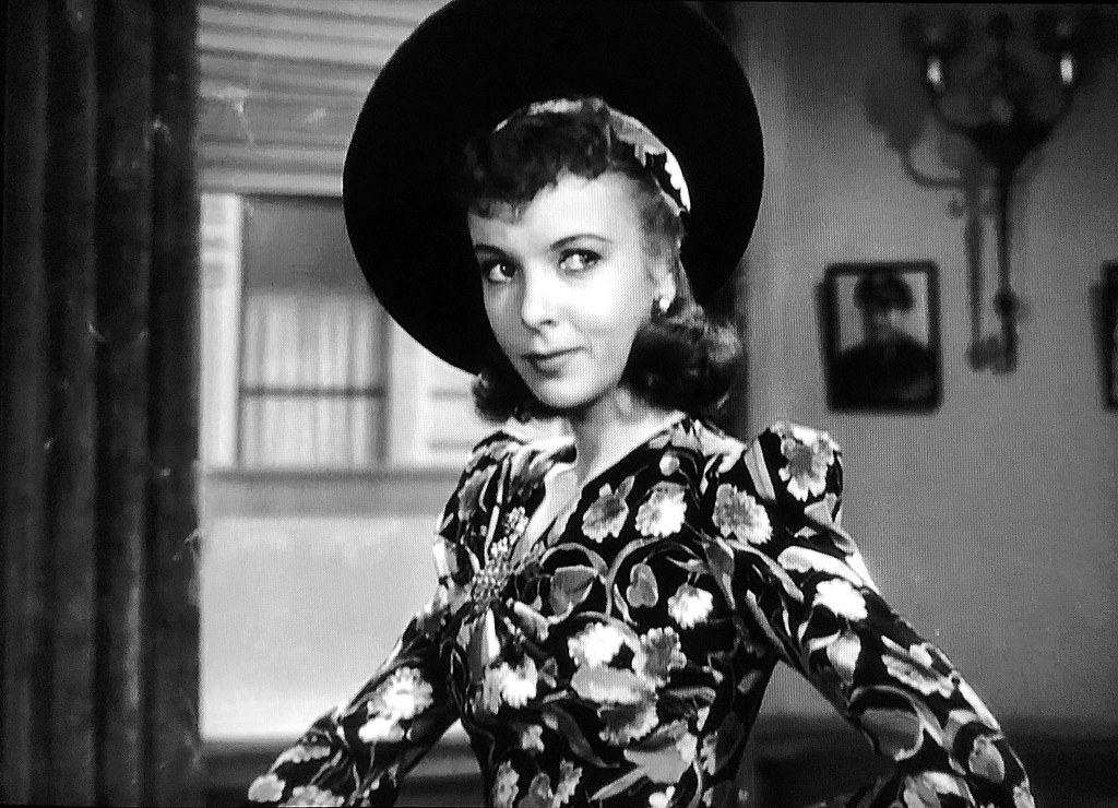 CTMillion's tweet photo. Although it pre-dates the “official” birth of noir in the mid-40s, #TheyDriveByNight checks a lot of boxes on the #NoirChecklist:
-Femme fatale married to older rich guy
-Good girl vs. bad girl
-Honest brothers battling corrupt system
-Innocent guy wrongly on trial #TCMParty https://t.co/Qr4VQbsjxB