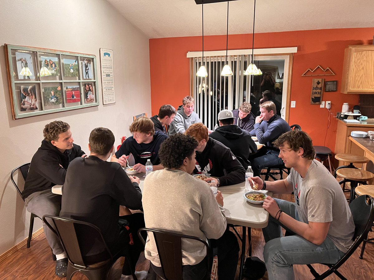 Great night with the QB’s &amp; TE’s!!

<a href="/Jaredtaylorrr/">Jared Taylor</a> 
<a href="/NateBell_7/">Nate Bell</a> 
<a href="/Jake_Schakel14/">Jake Schakel ✞</a> 
<a href="/anthnyquinones/">Anthony Quinones</a> 
<a href="/landonc2003/">landon cooper</a> 
<a href="/braden_kuik/">Braden Kuik</a> 
<a href="/ryan83johnson/">Ryan Johnson</a> 
<a href="/Will_Roberts05/">Will Roberts</a> 
<a href="/StuitKayden/">Kayden Stuit</a> 
<a href="/AsherBowie/">Asher Bowie</a> 
<a href="/Gavin_allen14/">Gavin Allen</a> 

#GoEags 🦅