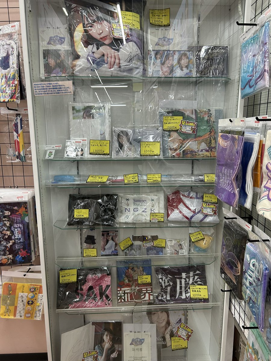 本日より女性アイドル、アーティストグッズ レジにて全品30%OFFセール