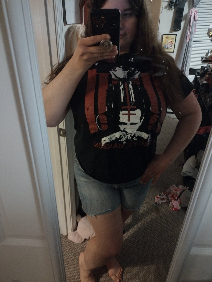 RachaelSadlier's tweet photo. Hey there you Awesome Guys! ❤️ How are you all?
#selfie #selflove #selca #body #fullbody #mirror #mirrorselfie #mirrorselca #longhair #brunette #MarilynManson #tshirt #denimshorts #bodypositive #bodypostivity #face #myface #mybody #me #self #ootd https://t.co/qz3WUiknBo