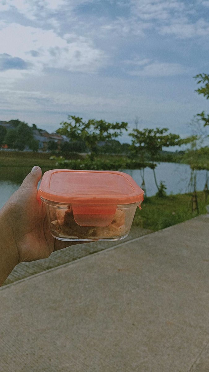 UlanKR14's tweet photo. Ternyata anakku ga GTM, dia cuma pengen mamnya di waduk 😤 https://t.co/wSBVF3Csbl