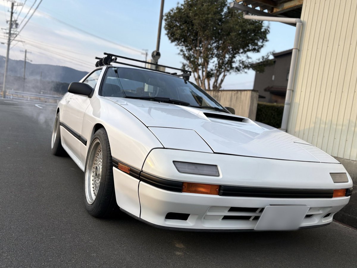 FuMiYa5411's tweet photo. 今日で納車されて3年目でした🙆‍♂️
見た目はずいぶん変わりましたね。笑

一応、大きなトラブル(細かいのは目を瞑る)もなく今のところ元気に走ってくれています
どこまで乗り続けていけるか分かりませんが少しでも長く一緒に過ごしていけたらいいなと思います https://t.co/Stnh1VjM2O
