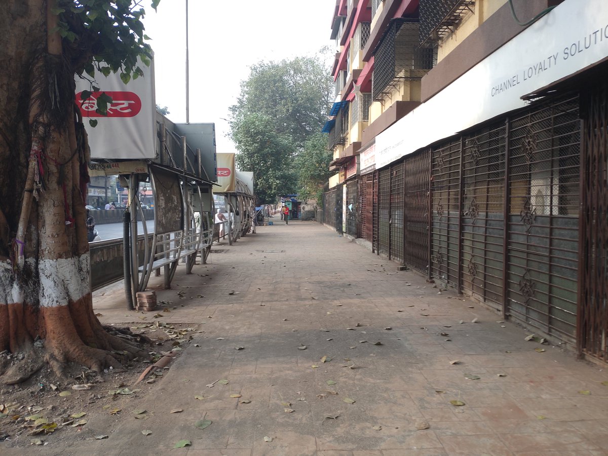 mumbaimatterz's tweet photo. #Mumbai

Those who know will Know.

These Clean Wide Footpaths will  remain out of bounds for Pedestrians on Wednesdays &amp; on Thursday morning it will be full of Trash and Garbage

incl @mybmc @mybmcwardGN https://t.co/wovuxD3a4l