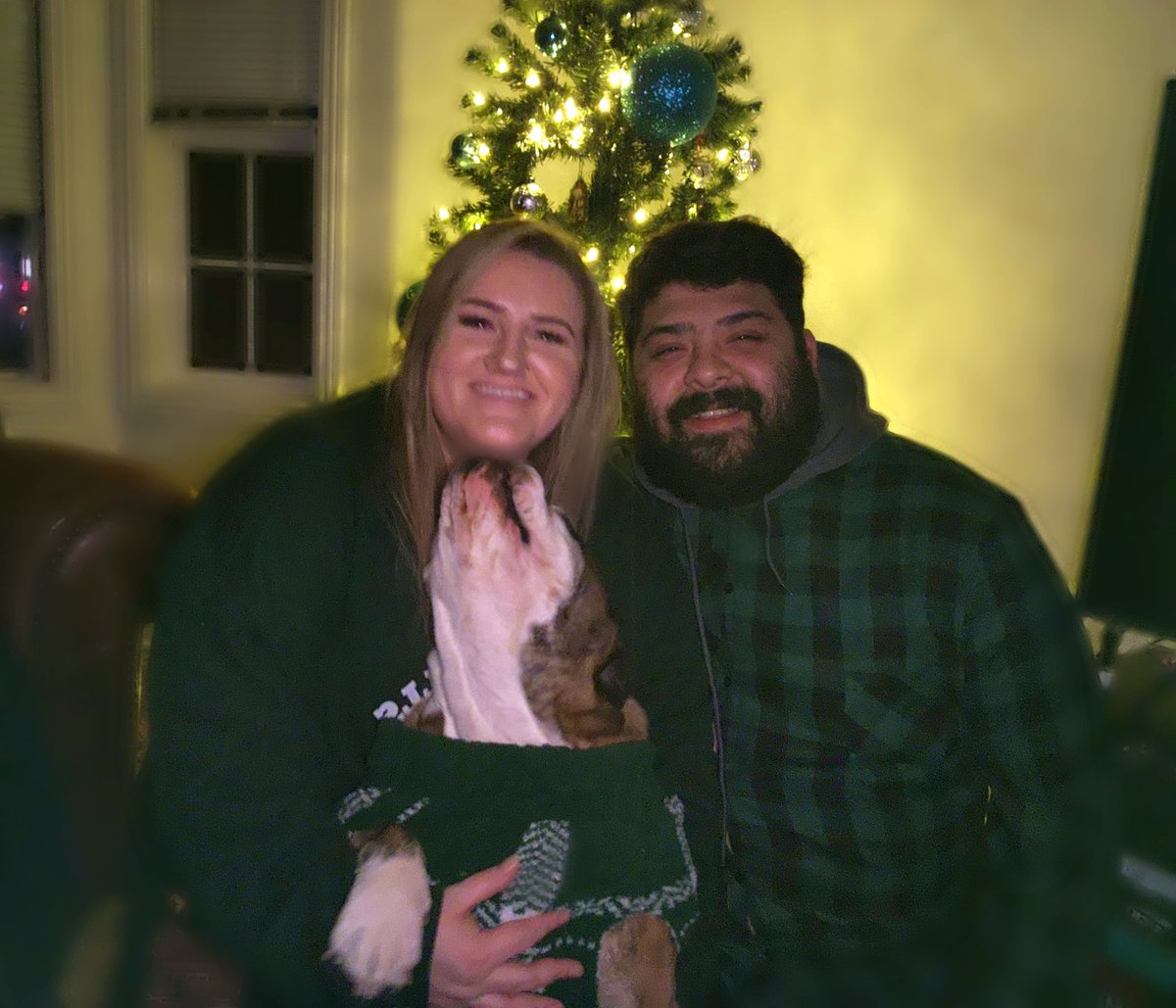 AyeitsMegan_'s tweet photo. Because someone deserves to see our tripod with a timer Christmas Photo 🎄🎁🎅🏼 https://t.co/OrVLsQW6Ye