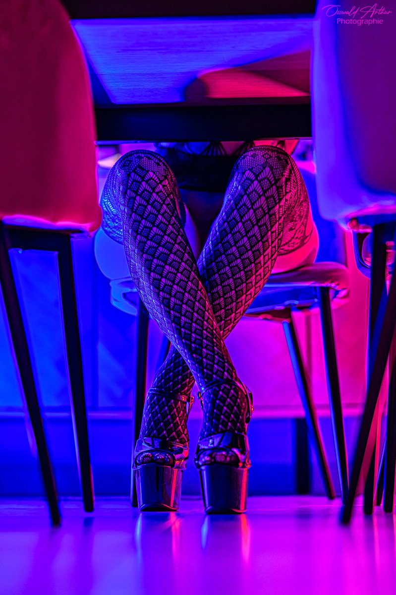 OsswaldApics's tweet photo. Géométrie 
Modèle: @Myriamsworld_ 
#photooftheday 
#photograghy 
#PhotographyIsArt 
#nsfw
#highhell
#SonyAlpha 
#sexy 
#closeup 
#hot
#fitnessmodel 
#fineartphotography https://t.co/mWl1HUeWcd