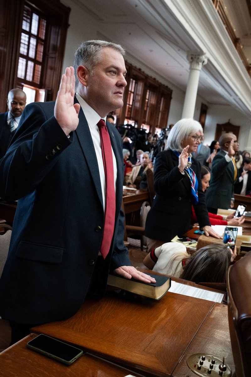 AndyHopperTX's tweet image. Today, alongside my family and so many from the district, I was sworn in as the Rep. for #HD64. The office in Austin and the soon-to-be office in district, are YOUR offices. It is my distinct honor to stand for the liberties of Wise and Denton Counties in the Texas Capitol.
