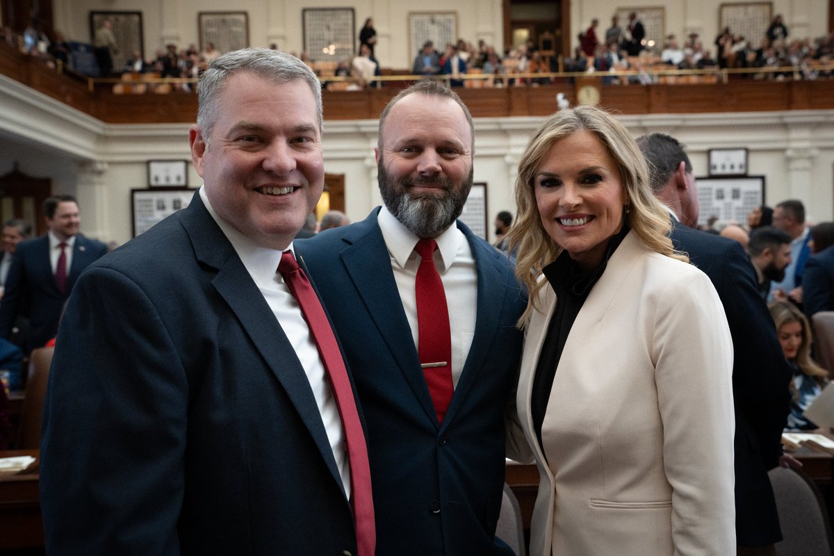 AndyHopperTX's tweet image. Today, alongside my family and so many from the district, I was sworn in as the Rep. for #HD64. The office in Austin and the soon-to-be office in district, are YOUR offices. It is my distinct honor to stand for the liberties of Wise and Denton Counties in the Texas Capitol.