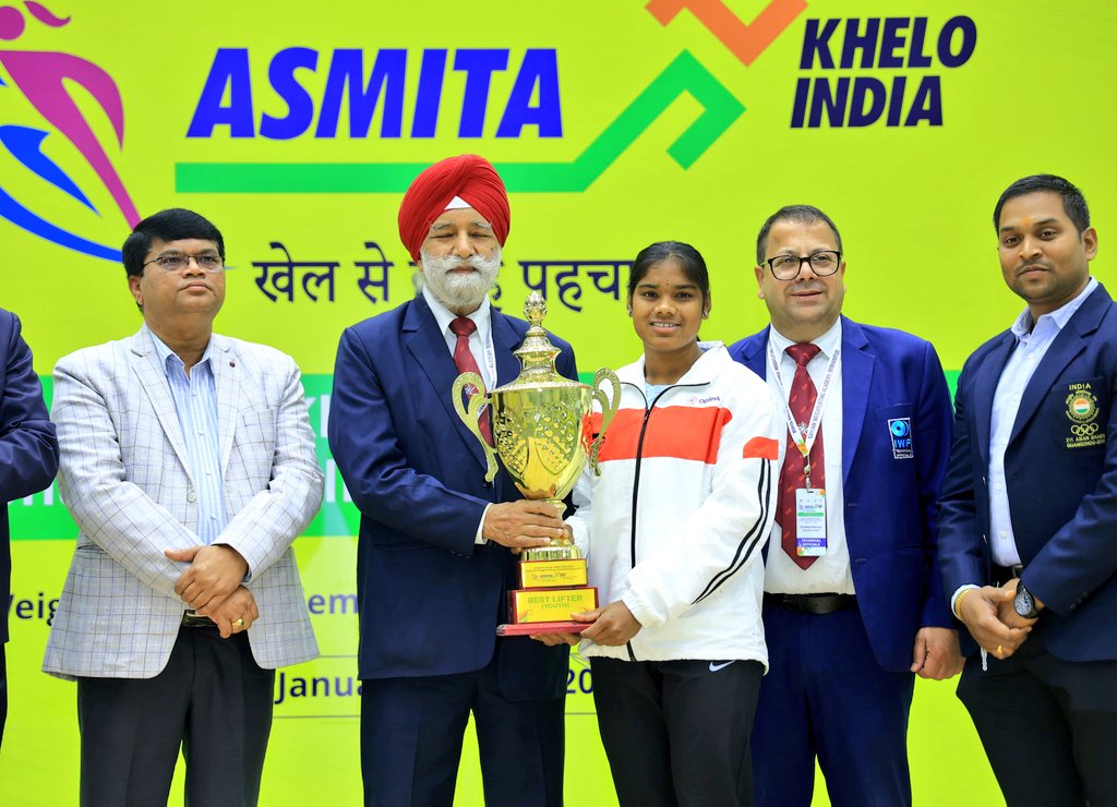 sports_odisha's tweet photo. #Odisha shines as 𝗖𝗛𝗔𝗠𝗣𝗜𝗢𝗡𝗦 at the Asmita Khelo India Women's National Weightlifting Championship 2025, held at Ganjam Weightlifting Academy, Mahatma Gandhi Stadium, Berhampur.

With 7️⃣ #Gold 🥇, 8️⃣ #Silver 🥈, and 3️⃣ #Bronze 🥉, Odisha HPC weightlifters Mina Santa and Sneha Soren were crowned Best Lifters in the youth and senior categories respectively.

#OdishaForSports