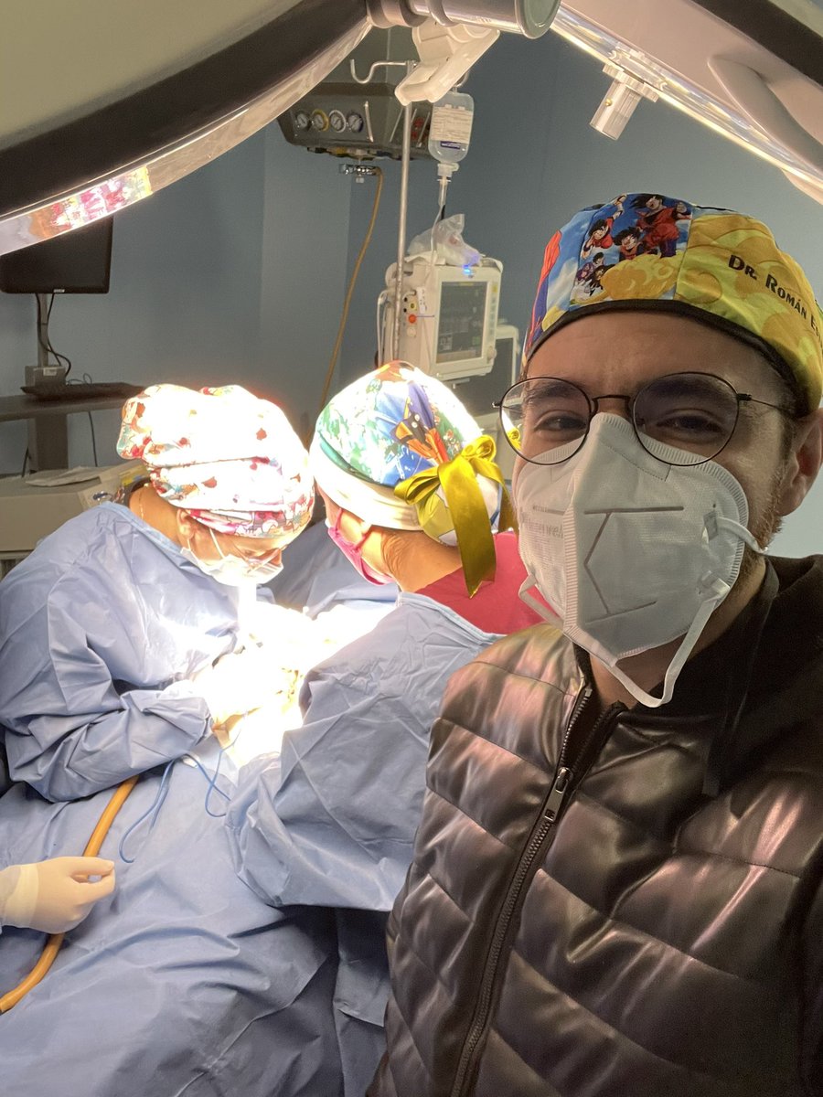 Roman_e13's tweet photo. Llego el momento en el que toca entrar a supervisar a los chamac@s 👨🏻‍⚕️👩🏻‍⚕️.
(Toco procedimiento de R meno, ya listas para el rayito transformador) https://t.co/hLmpGw8AsF
