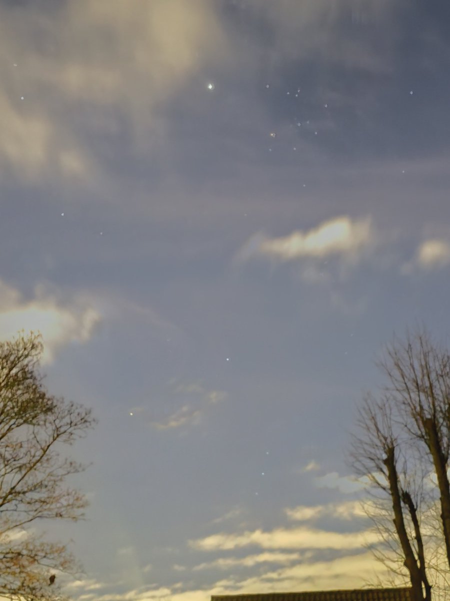 astronomy_dan's tweet photo. BRAND NEW PHONE SAMSUNG GALAXY S24 ULTRA with Expert Raw Clearly Shows Jupiter With Taurus ♉️ Constellation and Orion Botton of Shot over Wolverhampton on 14/01/25 #astronomy #Jupiter #planetjupiter #TaurusConstellation #Orion #SamsungS24Ultra #S24Ultraastrophotography https://t.co/pDyb8Phy7k