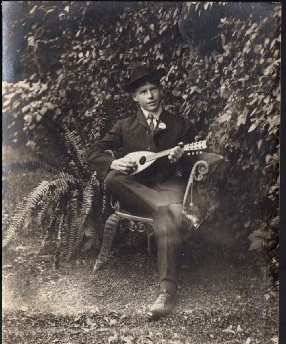 Miletti - Mandolin’s Art
galleriamiletti.it 👈

#collezionemandolino #galleriamiletti #mandolino  #napoli #culturacampania #musicabarocca #mandolin #mandoline #mandolinist #mandolinista #orchestramandolino #mandolinobarocco #campaniadavivere #mandolinonapoletano #miletti